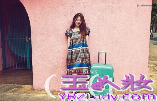 近日，fx组合成员的雪莉为了代言某知名旅行包拍摄了一组画报写真图片，此次拍摄目的来到了夏威夷，画报中雪莉化身为度假少女，穿着各色不一样的度假服饰，可活泼甜美又可知性优雅的多种写真画面，让众多粉丝直呼：美呆了！