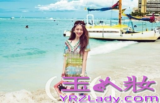 近日，fx组合成员的雪莉为了代言某知名旅行包拍摄了一组画报写真图片，此次拍摄目的来到了夏威夷，画报中雪莉化身为度假少女，穿着各色不一样的度假服饰，可活泼甜美又可知性优雅的多种写真画面，让众多粉丝直呼：美呆了！