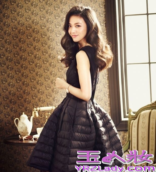 女神汤唯大婚，你心碎了吗？大家都觉得汤唯很美，但是具体的哪里令人惊艳却说不出，五官单独看不是特别美丽，但是放在一起却能令人移不开视线，下面盘点大众女神汤唯性感绝美的瞬间。