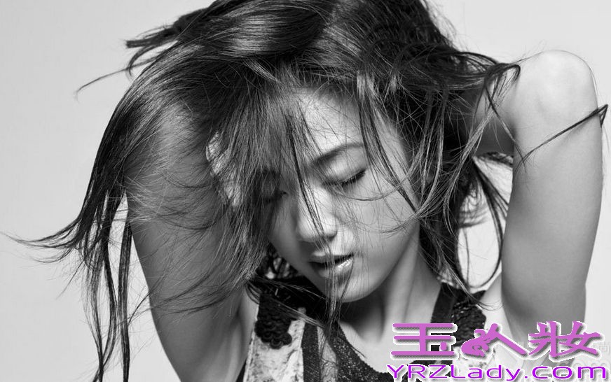 女神汤唯大婚，你心碎了吗？大家都觉得汤唯很美，但是具体的哪里令人惊艳却说不出，五官单独看不是特别美丽，但是放在一起却能令人移不开视线，下面盘点大众女神汤唯性感绝美的瞬间。