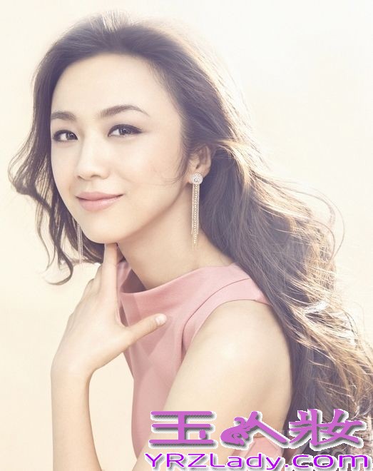 女神汤唯大婚，你心碎了吗？大家都觉得汤唯很美，但是具体的哪里令人惊艳却说不出，五官单独看不是特别美丽，但是放在一起却能令人移不开视线，下面盘点大众女神汤唯性感绝美的瞬间。