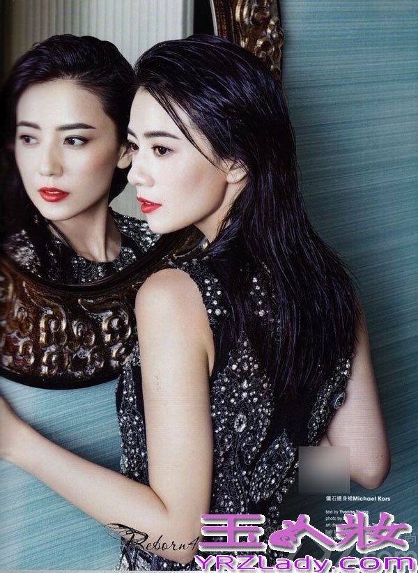 近日，高圆圆登港版Cosmo和ELLE七月刊封面，湿发电眼勾人红唇魅惑。高圆圆红唇妩媚时尚大片，登ELLE七月刊封面超魅惑。