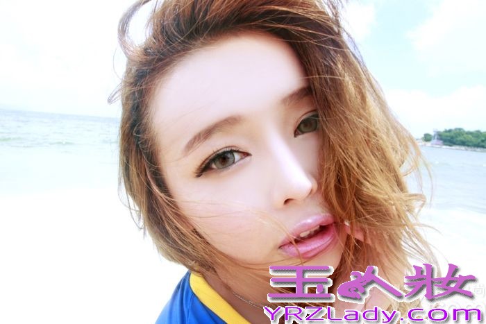 天气转热，比天气更热的话题似乎只有南非世界杯。裴紫绮对足球的不解情缘，从拍摄足球宝贝到爱上足球成为铁杆球迷，让粉丝们除了她的歌声外，了解到了她为足球疯狂的另一面。裴紫绮表示，“这届世界杯，必须是阿根廷队该出手的时候啦！如果说到本届最喜欢的球星，那就是梅西，虽然梅西两届世界杯球荒，8年、98月、2922天，一直没有放弃，终于在本届大放光彩。这份坚持正是我喜欢梅西的主要原因。”