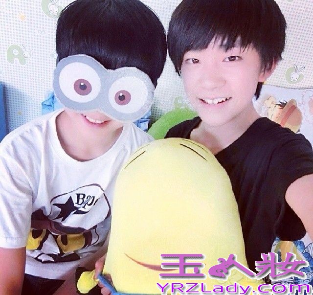 近日，正太男团TFboys的超高人气火爆程度让所有人都大吃一惊。据了解，一次参加节目的门票都被炒到6000元！大批粉丝齐聚现场，架势都堪比“都教授”的威力了。不得不说，小鲜肉时代已经来临啦！