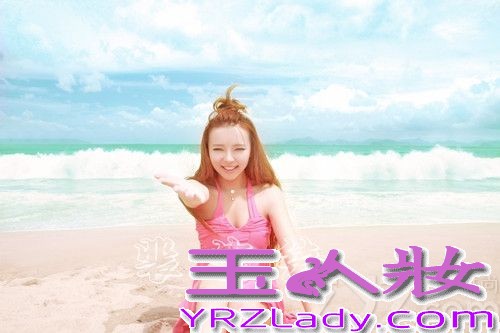 裴紫绮最近在海边拍摄了一组可爱的照片，她身穿粉红色比基尼，为热辣的夏天带来一丝萌萌哒的清爽。 裴紫绮一席粉红色比基尼甜美可爱，多变造型萌翻网友。