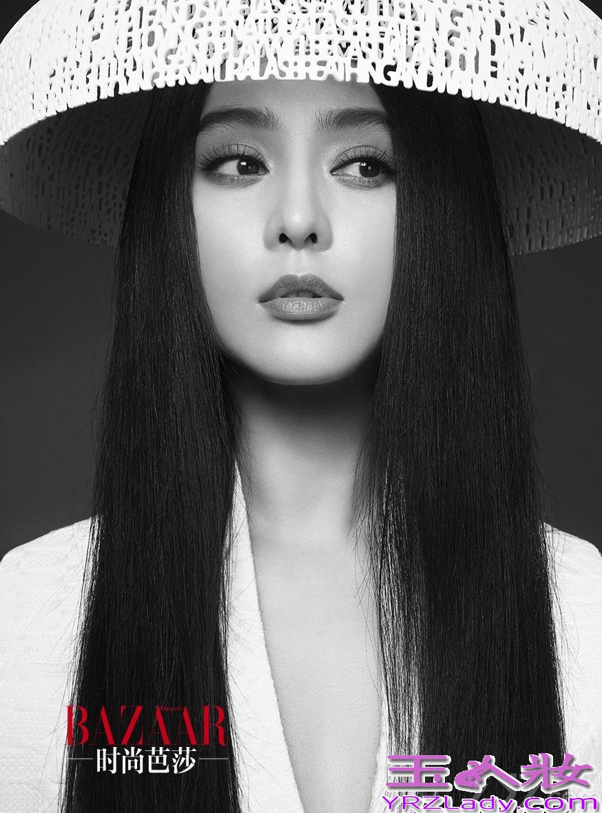 近日，范冰冰与美国华裔摄影师冯志凯首次合作，为《时尚芭莎》7月号拍摄了封面大片。组图中，她以冷魅的造型出镜，诠释出不同以往的静谧之美。
大片以幽蔼的深蓝为主色调，其中范冰冰变幻不同风格，设计感强烈的蓝色礼服、静雅的白色鱼尾长裙、炽热亮眼的橘色西装……她用自己独一无二的方式，诠释着东方蒙娜丽莎的静谧。活跃在国际时尚界的摄影师冯志凯从纽约飞抵北京，为范冰冰拍摄了这组独具神韵的封面大片，令人们看到了范冰冰身上存在的无限可能——优雅、冷静、柔霸、乖巧，范冰冰在这次拍摄中，如同一朵可随意变换颜色的花朵，带着刚柔并济的韧性，优雅绽放。