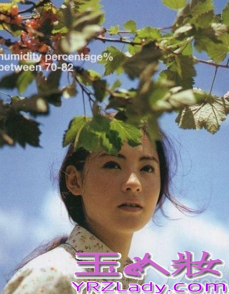 近日，有网友曝出一组1999年张柏芝出版的写真书《任何天气》中的照片，当年19岁的张柏芝清纯模样美翻众人，不少网友
惊叹这才是真正的天然氧气美女。