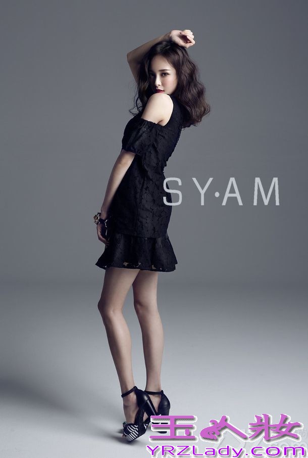 事业越走越顺的唐嫣不断的挑战着自己，慢慢转型为事业型女性。美丽的外表，华丽彩服，开朗的性感，朋友众多的她，正站在最为璀璨的人生制高点上。