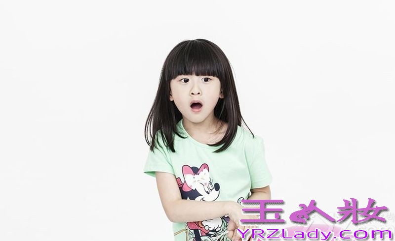 近日，著名杂志《精彩OK》为庆祝六一儿童节的到来，邀请到几位环球Baby欢聚一堂，还策划拍摄了一期 《OK Baby》 儿童节封面特刊。在选择OK Baby上力求达到完美，而田亮的女儿Cindy则成为了《OK Baby》杂志在中国区域的首位代言人，下面让我们一起来看看Cindy的时尚大片吧！