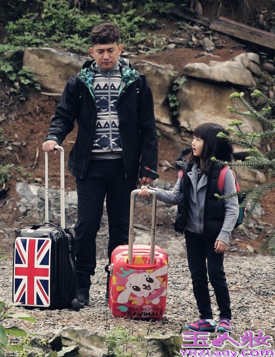 《爸爸去哪儿第二季》已经开拍，由黄磊、陆毅、曹格、杨威、吴镇宇组成的新的“潮爸萌娃”又将给我们带来怎样的惊喜呢？下面就先来看第二季的现场照吧！