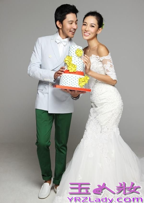 时尚励志情感喜剧《谁动了我的梦想》里，立威廉和张蓝心分别扮演了一对新时代的情侣，翩翩公子和性感美艳的女汉子演绎了一段爱情轻松喜剧，近日更为时尚杂志《新娘》拍摄封面照，立威廉更换了三套礼服搭配张蓝心的白色婚纱，从曝光的照片中可以看到其中浪漫且温暖的气息，女汉子和男萝莉的组成已经成为一个新鲜标配。据悉，该电影电影将于下个月6月6日全国公映。