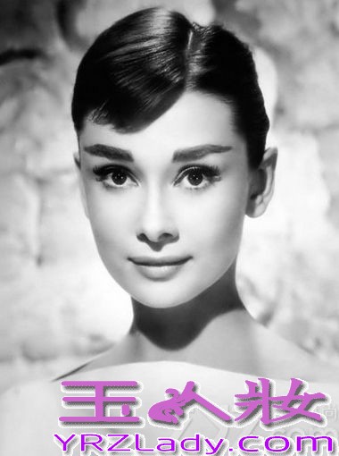 美国好莱坞著名的女影星奥黛丽·赫本(Audrey Hepburn）世人敬仰她为“人间天使”。奥黛丽·赫本的一生，是光辉灿烂的一生，她在黄金时代所创造的银幕形象，正如她自身一样，留给人们美好的印象太强烈了。她在电影史上所占的地位，是不会被岁月所抹掉的。