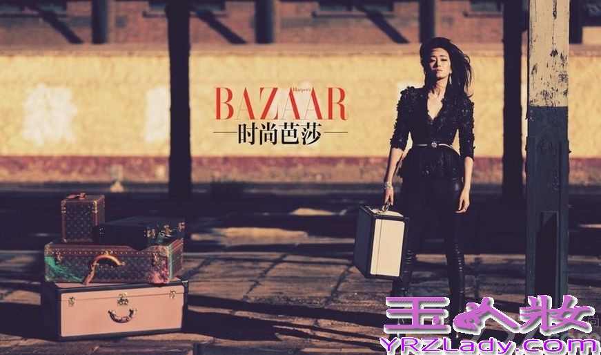 《归来》即将上映，女主角归来为时尚芭莎拍摄封面写真，不老女神巩俐的身材保持的很完美，演绎穿越年龄的性感。戏里，是放大的自己，戏外，是内化的角色，无论尘世纷繁爱恨如何飘掠，巩俐始终初心不改，尽显真我性情。