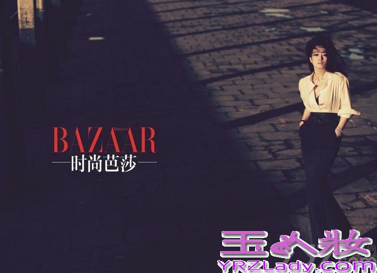 《归来》即将上映，女主角归来为时尚芭莎拍摄封面写真，不老女神巩俐的身材保持的很完美，演绎穿越年龄的性感。戏里，是放大的自己，戏外，是内化的角色，无论尘世纷繁爱恨如何飘掠，巩俐始终初心不改，尽显真我性情。