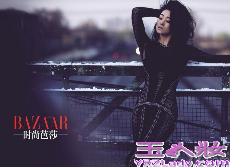 《归来》即将上映，女主角归来为时尚芭莎拍摄封面写真，不老女神巩俐的身材保持的很完美，演绎穿越年龄的性感。戏里，是放大的自己，戏外，是内化的角色，无论尘世纷繁爱恨如何飘掠，巩俐始终初心不改，尽显真我性情。