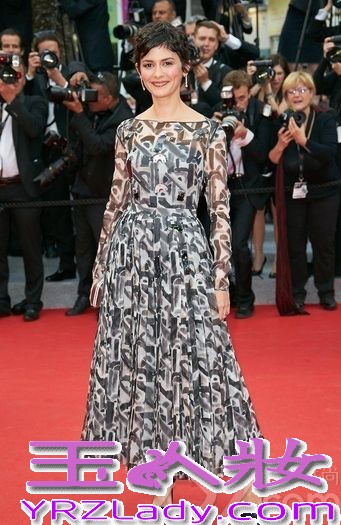 北京时间5月15日凌晨，为期10天的第67届戛纳国际电影节于法国戛纳举行。巩俐、章子怡、妮可·基德曼等诸多重量级明星亮相开幕红毯，身穿华丽的礼服大秀完美身材。
