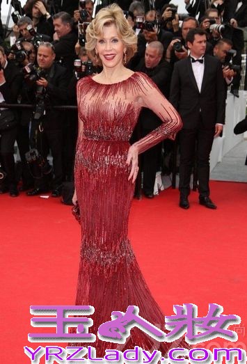 北京时间5月15日凌晨，为期10天的第67届戛纳国际电影节于法国戛纳举行。巩俐、章子怡、妮可·基德曼等诸多重量级明星亮相开幕红毯，身穿华丽的礼服大秀完美身材。
