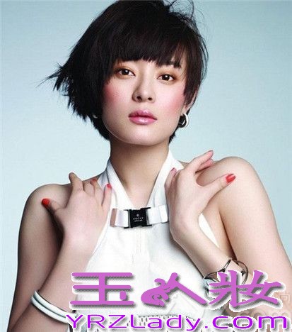 活跃在荧屏上的孙俪受到了大家的喜爱，一直以辣妈形象出现的孙俪在写真中展现出女王唯我独尊的一面，甄嬛传的热度不减，大家对孙俪的喜爱之情也是不可言语的。下面一起看看孙俪魅惑性感写真图片，尽显女王至尊霸气。