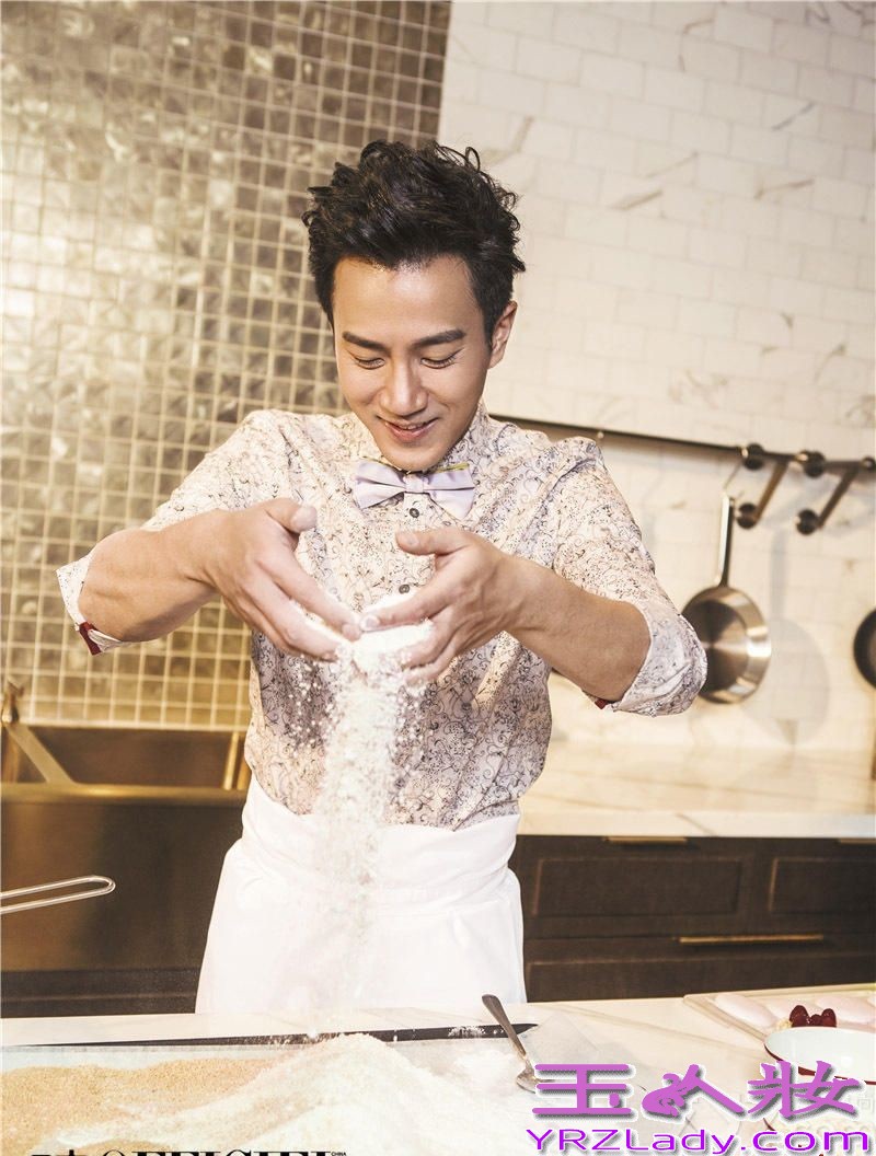 近日,当红小生刘恺威为时尚杂志《时装男士》拍摄了一组写真。图片中，刘恺威身着几何格纹或手绘图案的复古印花服饰,认真的做着马卡龙，说是想给太太一个惊喜，现场甜蜜温馨，祝你们永远幸福哟！