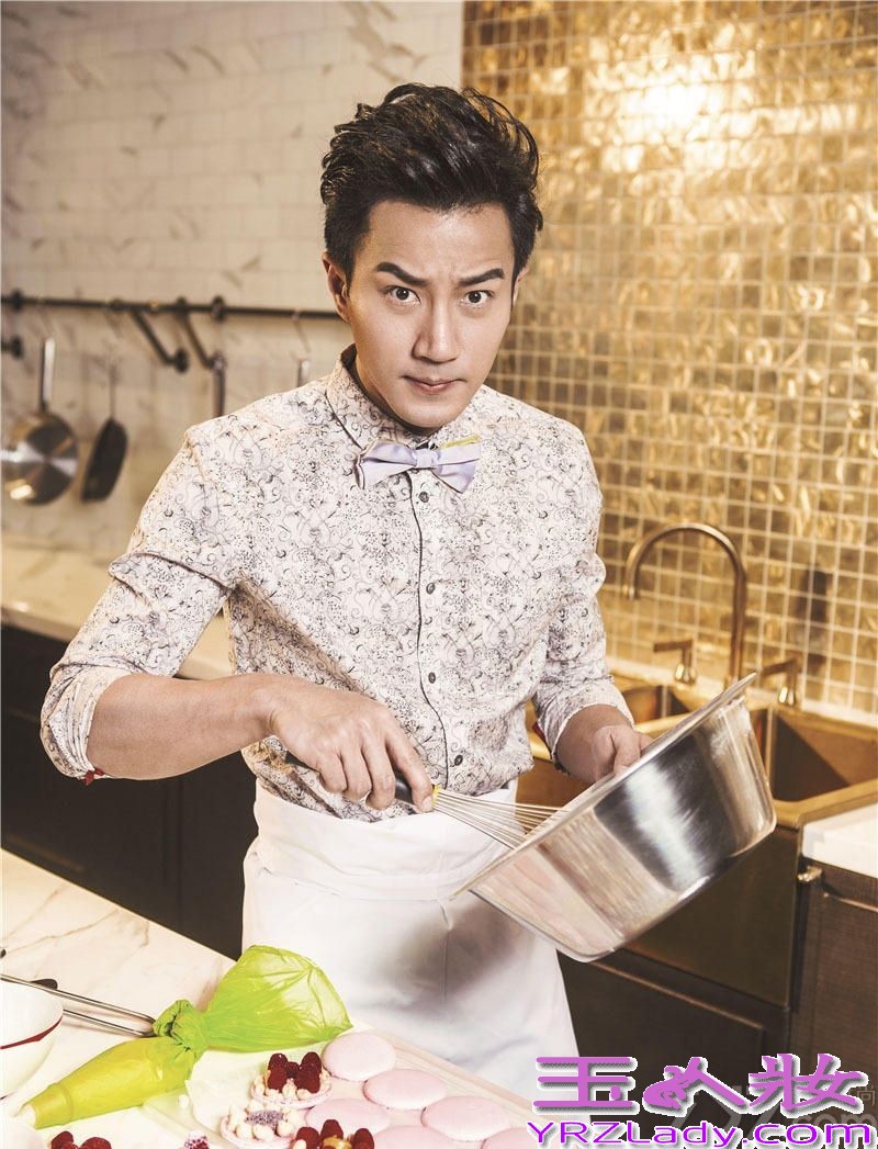 近日,当红小生刘恺威为时尚杂志《时装男士》拍摄了一组写真。图片中，刘恺威身着几何格纹或手绘图案的复古印花服饰,认真的做着马卡龙，说是想给太太一个惊喜，现场甜蜜温馨，祝你们永远幸福哟！