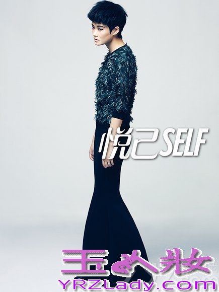 1984年3月10日出生于四川成都的李宇春，于2005年参加“超级女声”比赛荣获冠军，由于其独特的个人魅力成为中国内地炙手可热的歌手，近年来更是享誉国际星途坦荡，被称为内地的“舞蹈皇后”，李宇春成就了乐坛奇迹的同时也证明了中国偶像的世界影响力，今天就让我们看看李宇春的时尚写真大片，解析她独特的春式魅力！