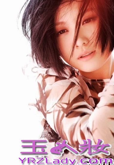 华谊音乐旗下当红歌手、华语乐坛顶级唱将姚贝娜，2013年末推出的全新唱片《1/2的我》已于市场热卖许久，并成绩喜人。作为姚贝娜全新出发后的首张唱片，唱片中全部歌曲都由当今华语乐坛顶级词曲和制作人为其量身打造，整张唱片可谓诚意十足。据悉，27日姚贝娜将现身北京爱琴海购物中心与歌迷见面，分享此张唱片的背后故事。