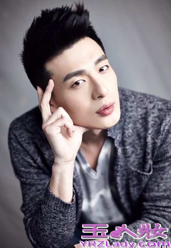 孙艺洲出演《爱情公寓》系列电视剧而走红，日前在拍电视剧《步步惊情》，与刘诗诗吴奇隆合作，观众都期待着孙艺洲的新表现。在未看到孙艺洲出场前，先来欣赏下他拍摄的新个人写真吧！身材一级棒被赞是国产长腿帅哥。