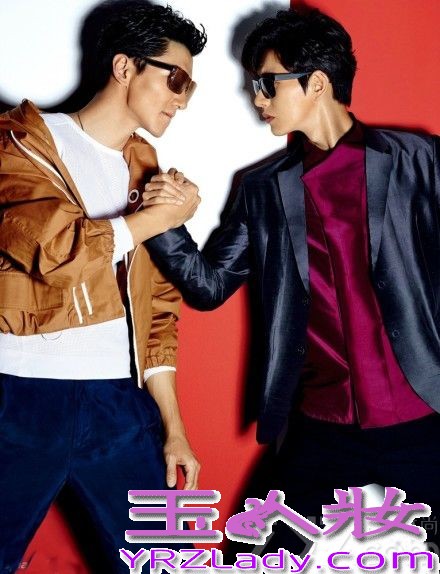 《风度men’s uno》杂志十周年之际，朴海镇以一袭红衣首登内地杂志封面，与好友内地男神张亮拍摄内页大片，默契十足。