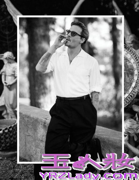 约翰尼德普1963年6月9日生于美国肯塔基州，凭借着精湛的演技曾经多次获得金球奖提名，也为观众带来无数的好电影，如今贵为好莱坞一线大咖，他处处散发着迷人的魅力，而刚刚订婚不久的德普近日更是频繁亮相于媒体前，让众人为其迷人的魅力为之疯狂，今天就为大家带来一组这位好莱坞明星的写真，让你感受浪荡子的迷人魅力。