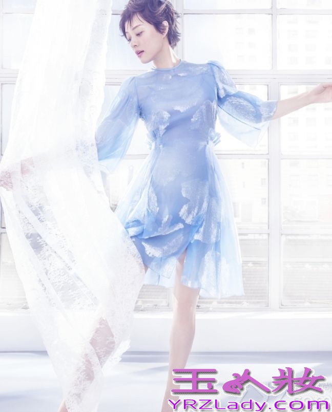 怀上二胎的孙俪，目前挺着大肚照登上了《时尚芭莎》封面照，照片中孙俪换上一套套珠光闪闪的亮丽服饰，尽管“凉凉”满身的贵气，但网友们的焦点全部放在了大肚上，不少网友称：就算是怀孕了，凉凉孙俪还是这么的美。