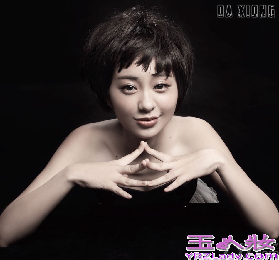 日前，演员孙耀琦曝光一组帅气中性写真，片中孙耀琦俏皮短发，干练率真，尽显风采。由孙耀琦主演的电视剧《隋唐英雄》正在江苏卫视热播，孙耀琦饰演女一号樊梨花。