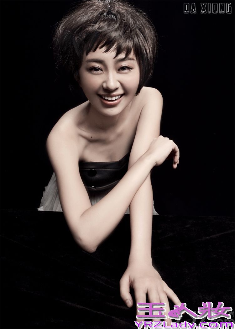 日前，演员孙耀琦曝光一组帅气中性写真，片中孙耀琦俏皮短发，干练率真，尽显风采。由孙耀琦主演的电视剧《隋唐英雄》正在江苏卫视热播，孙耀琦饰演女一号樊梨花。