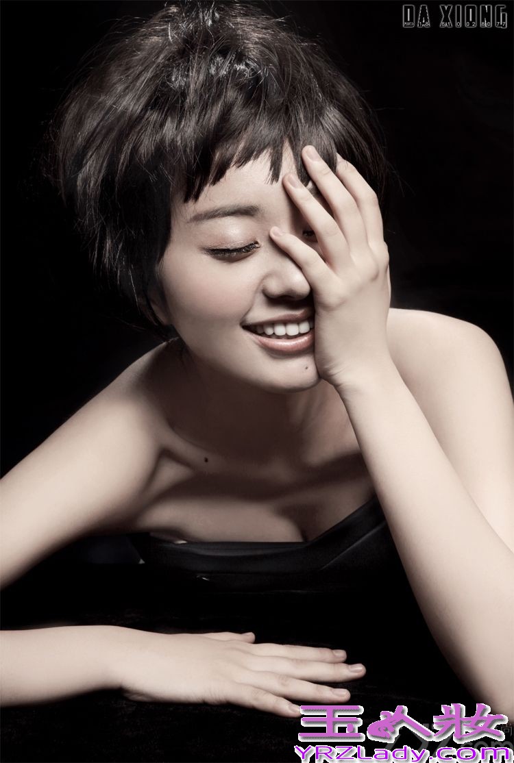 日前，演员孙耀琦曝光一组帅气中性写真，片中孙耀琦俏皮短发，干练率真，尽显风采。由孙耀琦主演的电视剧《隋唐英雄》正在江苏卫视热播，孙耀琦饰演女一号樊梨花。