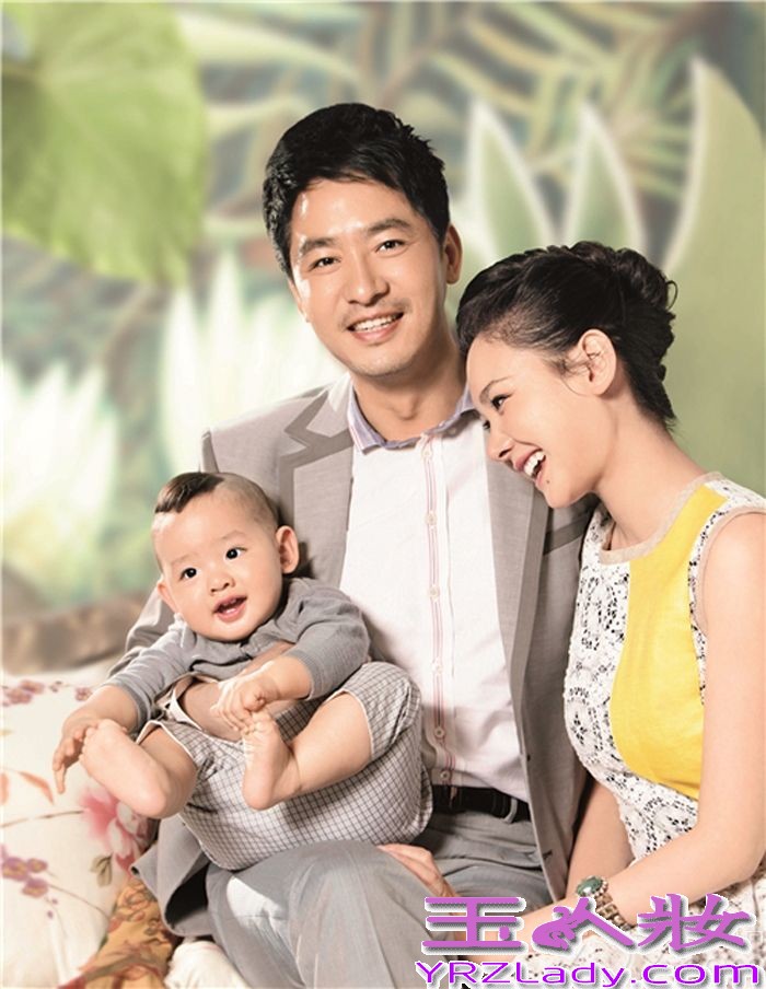 2007年，郭晓冬程莉莎牵手步入婚姻殿堂，婚后，郭晓冬与妻子程莉莎始终恩爱如初，并诞下爱情结晶。回顾夫妻二人过往的幸福脚印，七年之暖甜蜜美满。