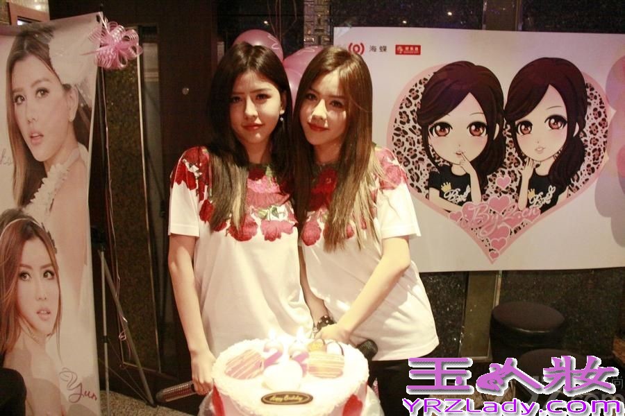 日前，By2与歌迷一起度过了自己22岁的生日。生日当天，大批歌迷集结北京并精心准备了生日礼物为By2两姐妹庆生，开心的两姐妹还与歌迷玩起猜歌游戏，没料到任何一首By2的歌曲都无法难倒歌迷，每位歌迷都能将By2的歌曲唱得朗朗上口。曾赴美国学习电影的By2在新专辑筹备过程中，By2也学以致用的将在美国学到的表演技巧运用在舞蹈和歌唱方面，还在生日当天许愿新的一年在影视方面能取得像音乐一样的好成绩。