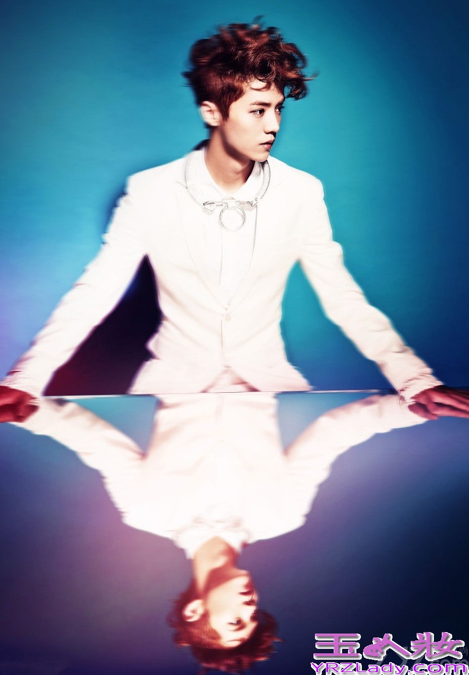 即将回归月坛的韩国男团EXO新专辑造型图片全曝光，成员们在在梦幻般的镜面倒影下，展现出更加独有魅力的型男气息，2014年4月8日EXO也迎来了出道两周年庆，一起来欣赏EXO最新高清图吧！