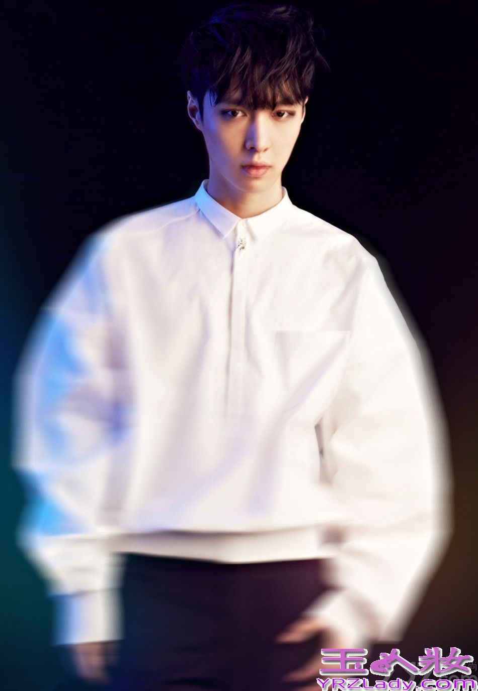 即将回归月坛的韩国男团EXO新专辑造型图片全曝光，成员们在在梦幻般的镜面倒影下，展现出更加独有魅力的型男气息，2014年4月8日EXO也迎来了出道两周年庆，一起来欣赏EXO最新高清图吧！