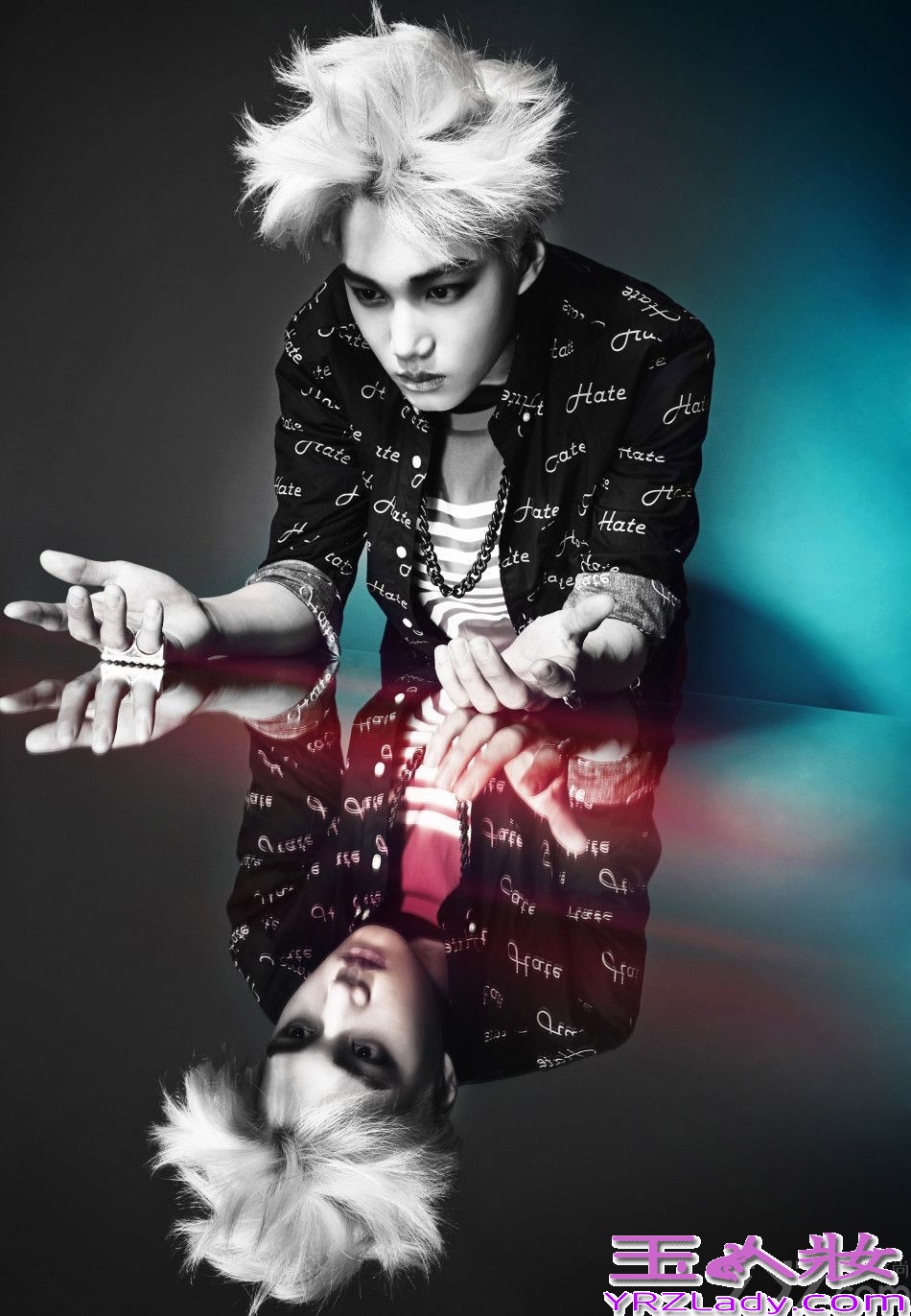 即将回归月坛的韩国男团EXO新专辑造型图片全曝光，成员们在在梦幻般的镜面倒影下，展现出更加独有魅力的型男气息，2014年4月8日EXO也迎来了出道两周年庆，一起来欣赏EXO最新高清图吧！