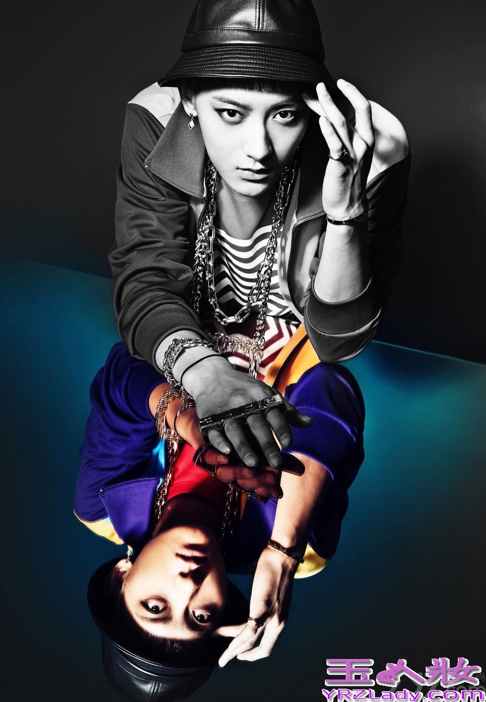 即将回归月坛的韩国男团EXO新专辑造型图片全曝光，成员们在在梦幻般的镜面倒影下，展现出更加独有魅力的型男气息，2014年4月8日EXO也迎来了出道两周年庆，一起来欣赏EXO最新高清图吧！