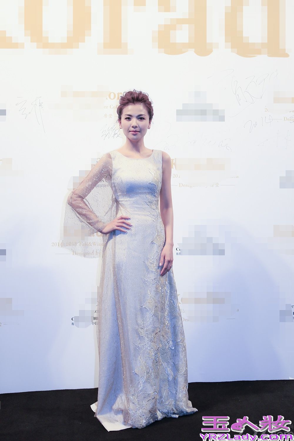 昨晚，刘涛受某品牌力邀出席该品牌2014秋冬时装发布会。当晚刘涛一袭金色蕾丝长裙压轴出场，仙气飘飘，展现姣好身材 ，气场强大女神范无人能及。当被问及生命中最好的时光是哪一段时，刘涛很坚定地回答，生命中每一段时光都是美好而不可复制的，最美好的永远在现在、此刻、当下！