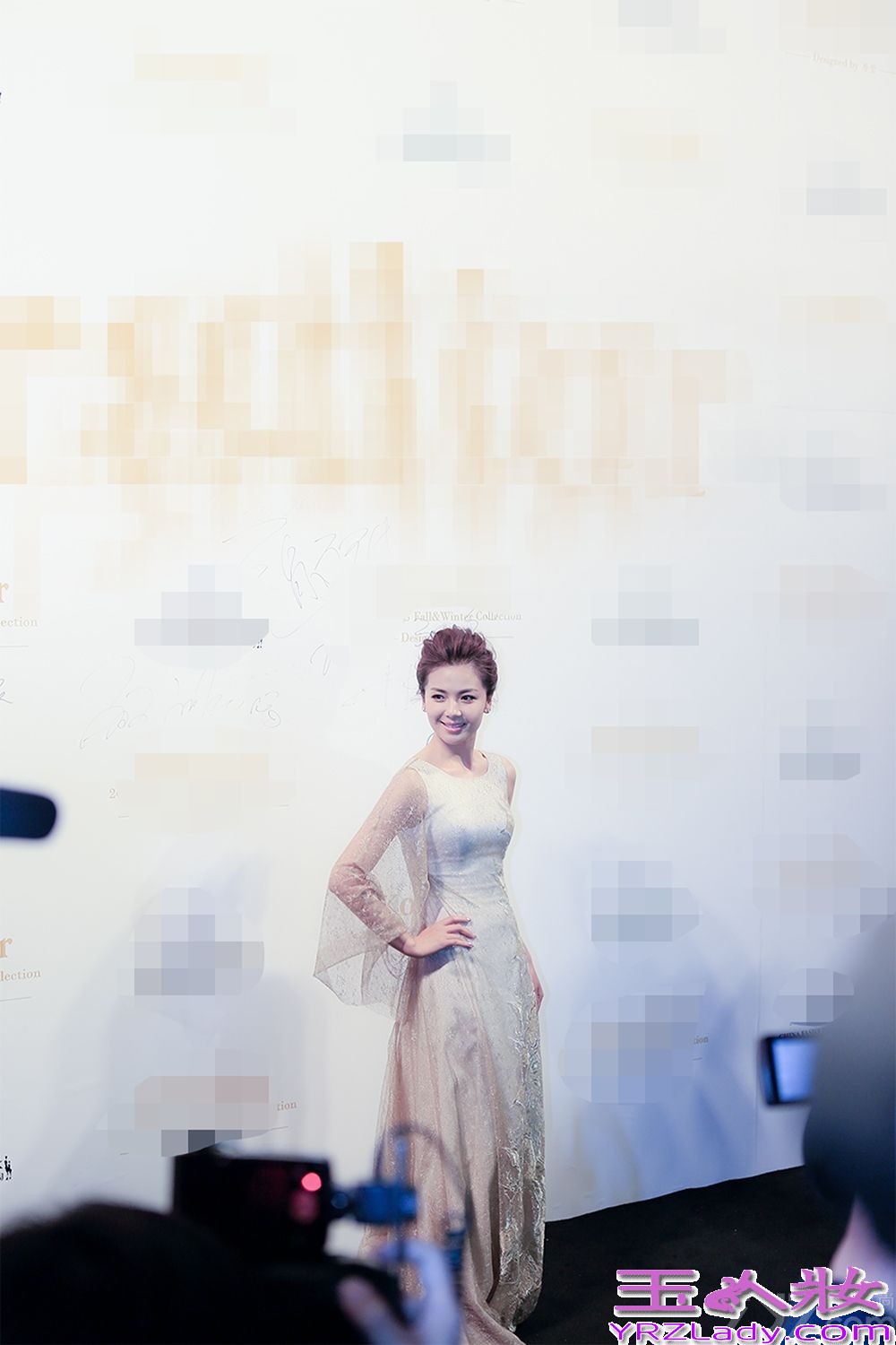 昨晚，刘涛受某品牌力邀出席该品牌2014秋冬时装发布会。当晚刘涛一袭金色蕾丝长裙压轴出场，仙气飘飘，展现姣好身材 ，气场强大女神范无人能及。当被问及生命中最好的时光是哪一段时，刘涛很坚定地回答，生命中每一段时光都是美好而不可复制的，最美好的永远在现在、此刻、当下！