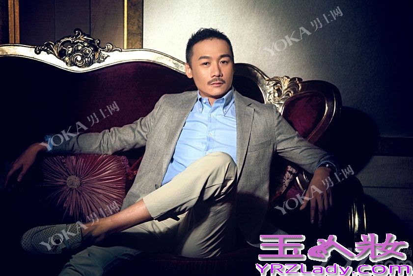 近日，高虎为国内某杂志拍摄了一组写真。高虎一改近期热播剧《家宴》中的角色形象，身着西装套装，在镜头下时而雅痞时而绅士，轻熟男气质显露无疑。