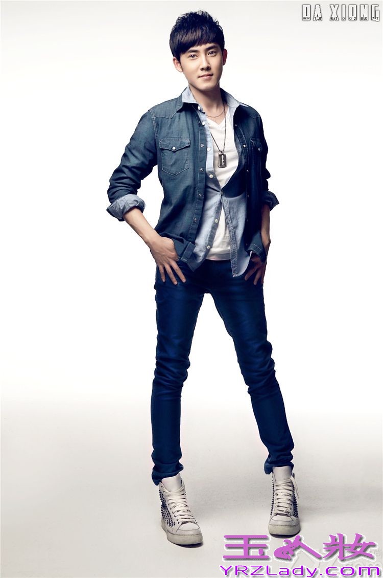 近日，演员张睿曝光一组最新写真，片中张睿化身温暖型男，一身牛仔打扮时尚阳光。在正在热播的电视剧《隋唐英雄4》中，张睿饰演“扫北王”罗通。