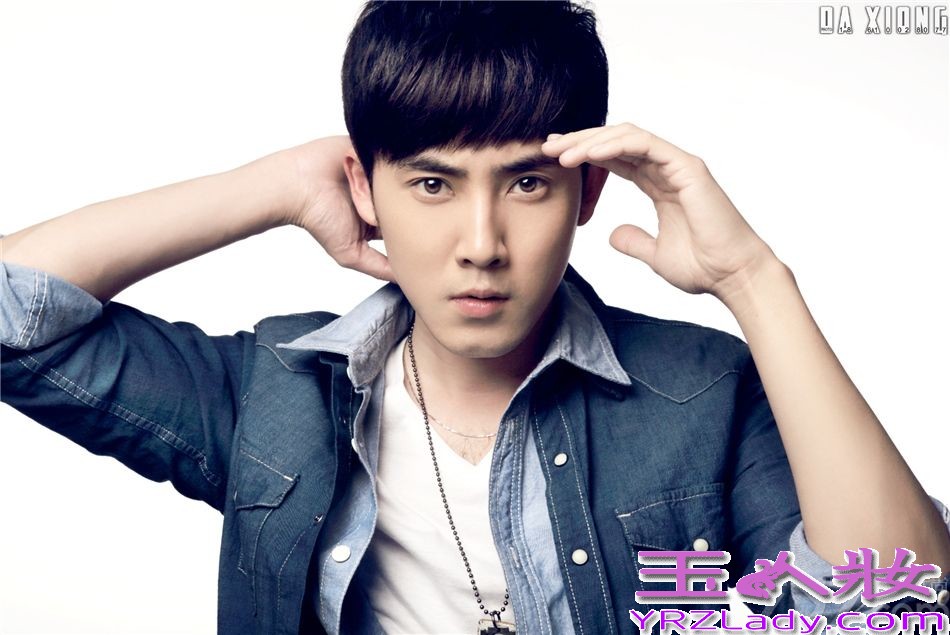 近日，演员张睿曝光一组最新写真，片中张睿化身温暖型男，一身牛仔打扮时尚阳光。在正在热播的电视剧《隋唐英雄4》中，张睿饰演“扫北王”罗通。