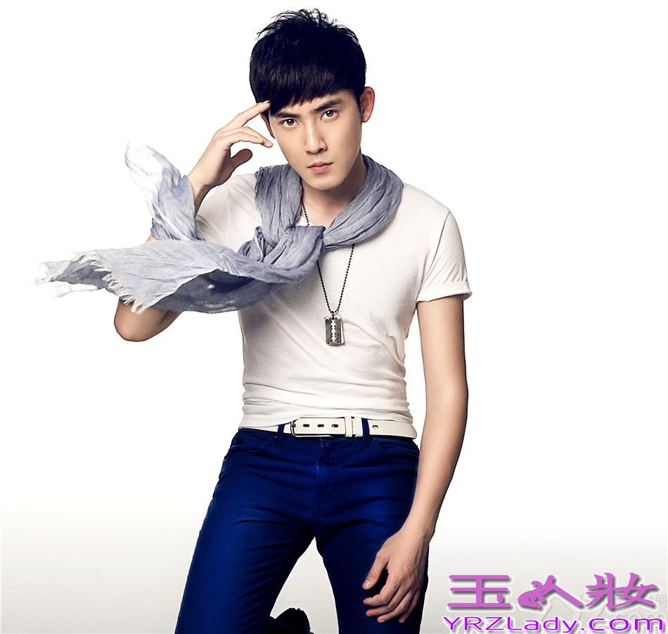 近日，演员张睿曝光一组最新写真，片中张睿化身温暖型男，一身牛仔打扮时尚阳光。在正在热播的电视剧《隋唐英雄4》中，张睿饰演“扫北王”罗通。