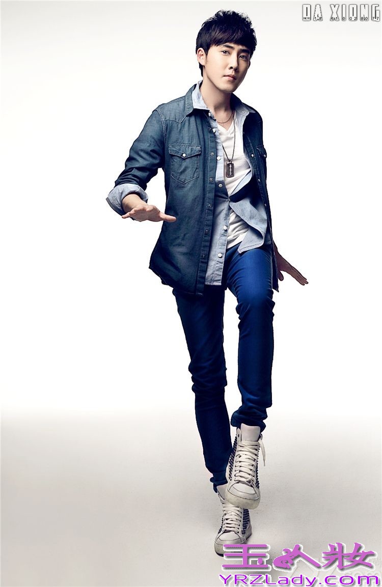 近日，演员张睿曝光一组最新写真，片中张睿化身温暖型男，一身牛仔打扮时尚阳光。在正在热播的电视剧《隋唐英雄4》中，张睿饰演“扫北王”罗通。