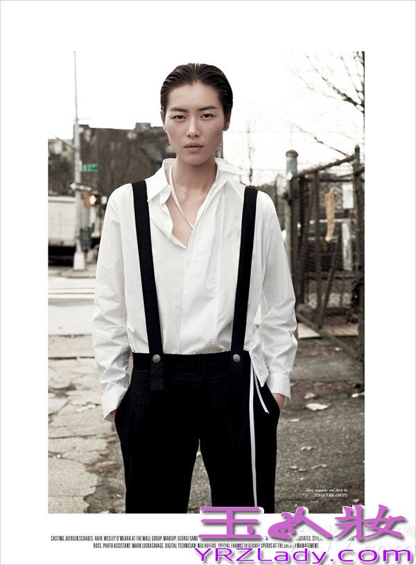 中国超模刘雯登上《RIKA》杂志，成为其最新一期封面女孩，并拍摄了一组时尚写真大片。大片中，刘雯干练地将硬朗帅气中性风演绎得维妙维肖！