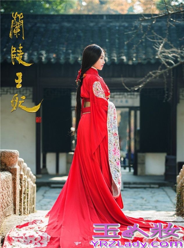 《兰陵王妃》由小说改编成电视剧，做为主演的张含韵、傅颖的华美定妆装已经曝光，美片中的古装大婚造型，大气优雅、华丽，动人心魄。