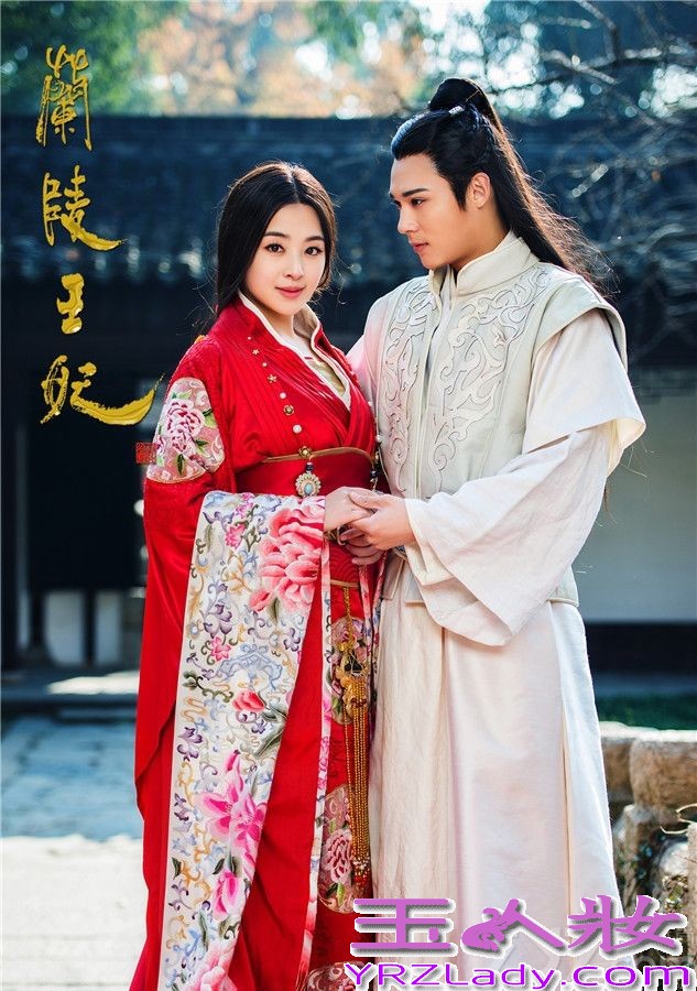 《兰陵王妃》由小说改编成电视剧，做为主演的张含韵、傅颖的华美定妆装已经曝光，美片中的古装大婚造型，大气优雅、华丽，动人心魄。