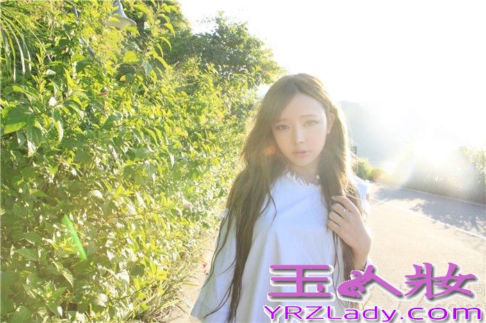 近日，内地有“小滨崎步”之称的90后氧气女生裴紫绮Ziki，远赴日本北海道海岸拍摄个人专辑限量写真。有着“世界十大著名海岸线之一”的北海道海岸景色宜人，此次拍摄制作单位未来星光文化传媒BOX-M特地邀约户田惠梨香御用团队私人订制北海道写真拍摄行程，为Ziki日后进军国际路线埋下伏笔。